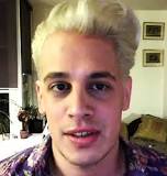 How tall is Milo Yiannopoulos?